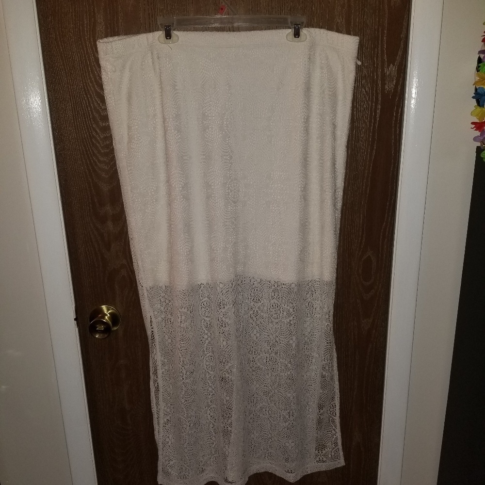 Lace skirt
